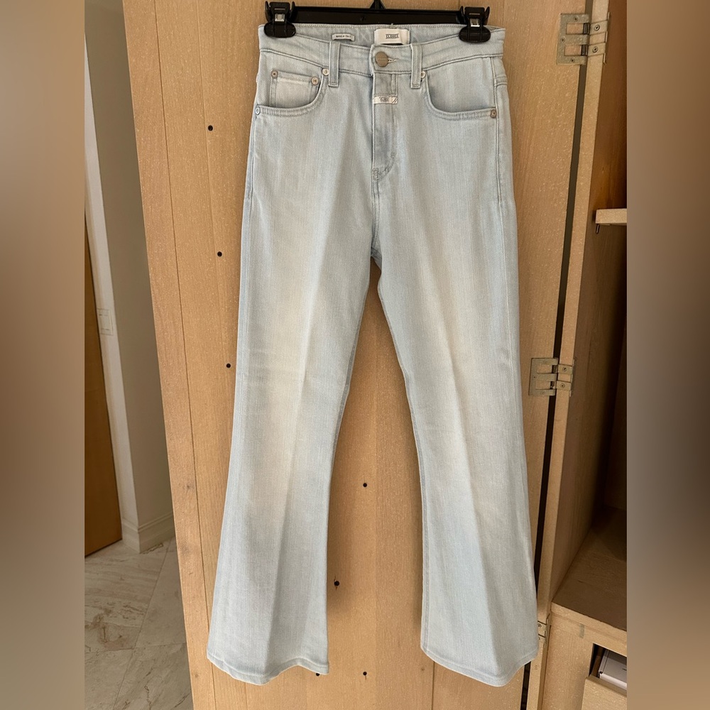Women’s Closed wide leg jeans. Made in Italy. Size 25